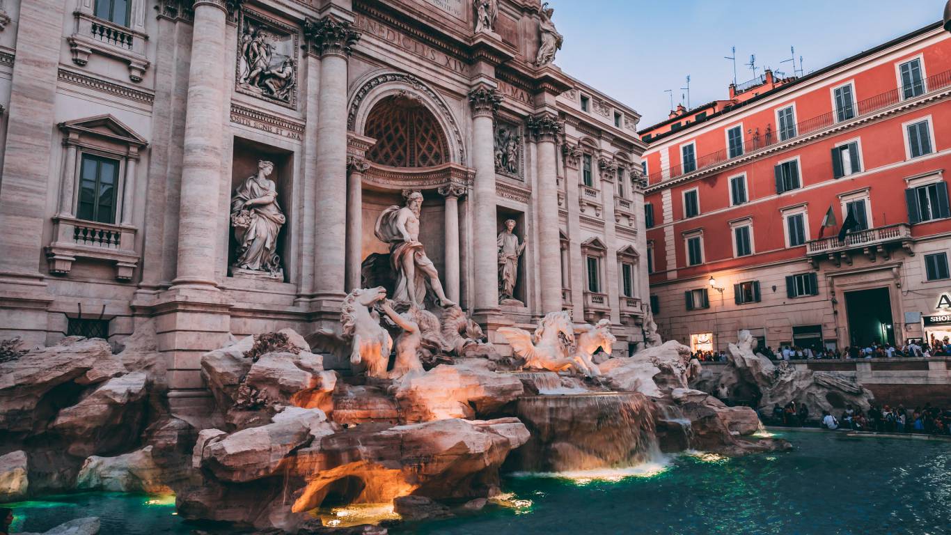 Little-queen-collection-rome-trevi-fountain-4